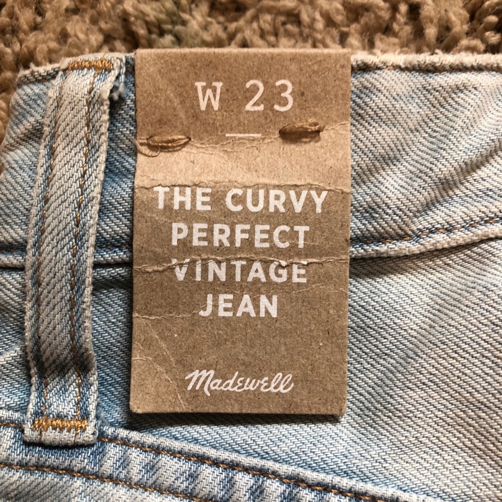 Madewell The Curvy Perfect Vintage Jean in light blue - Picture 9 of 11